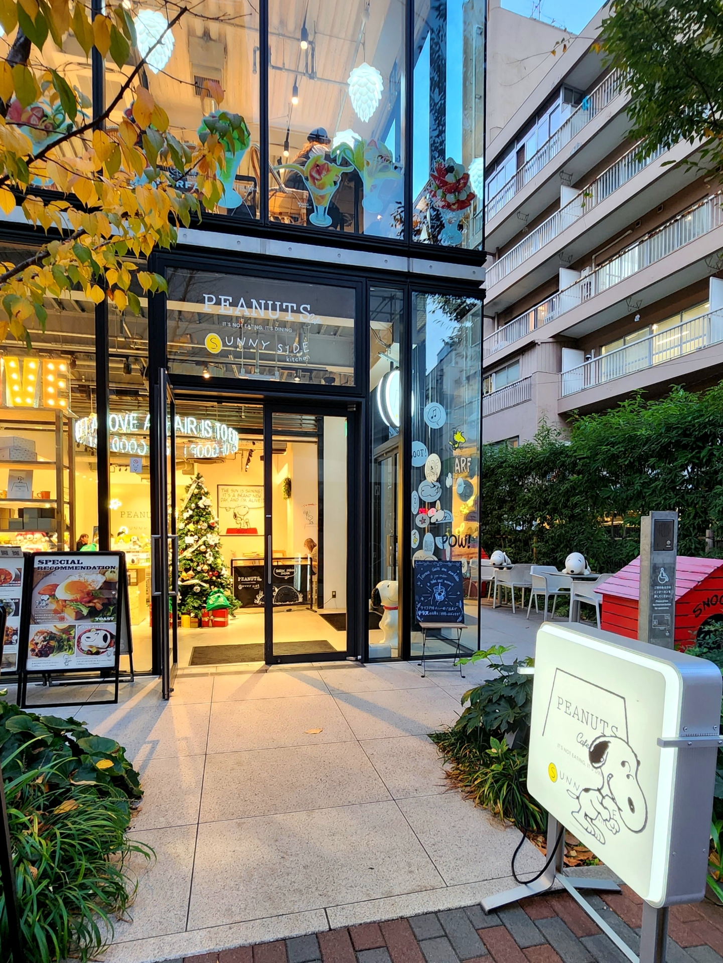 A Snoopy Day in Harajuku: PEANUTS Cafe SUNNY SIDE kitchen